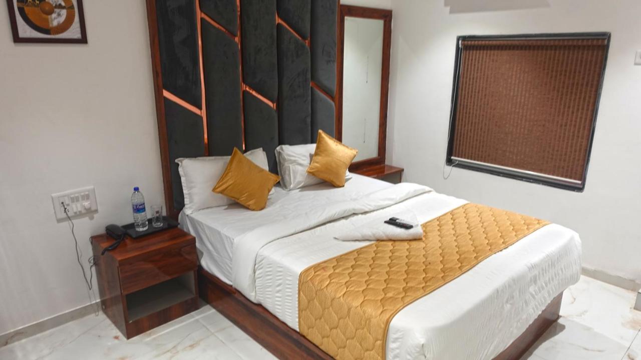 Hotel Palms Residency, Chembur Мумбай Екстериор снимка