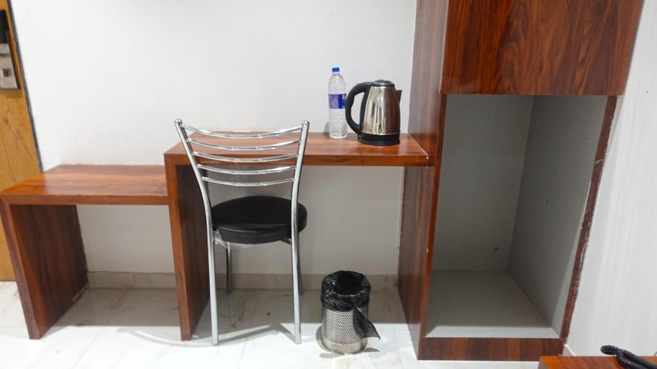 Hotel Palms Residency, Chembur Мумбай Екстериор снимка