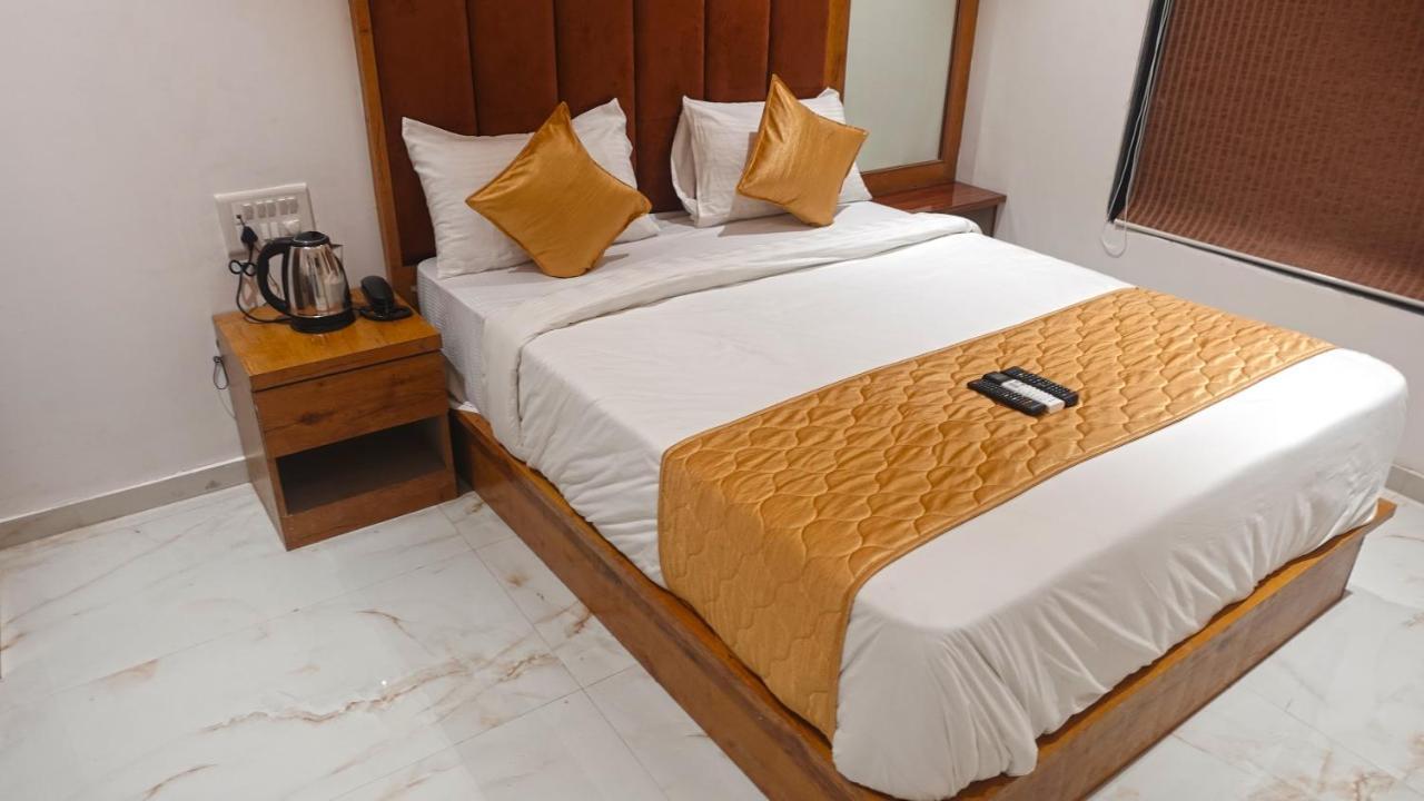 Hotel Palms Residency, Chembur Мумбай Екстериор снимка