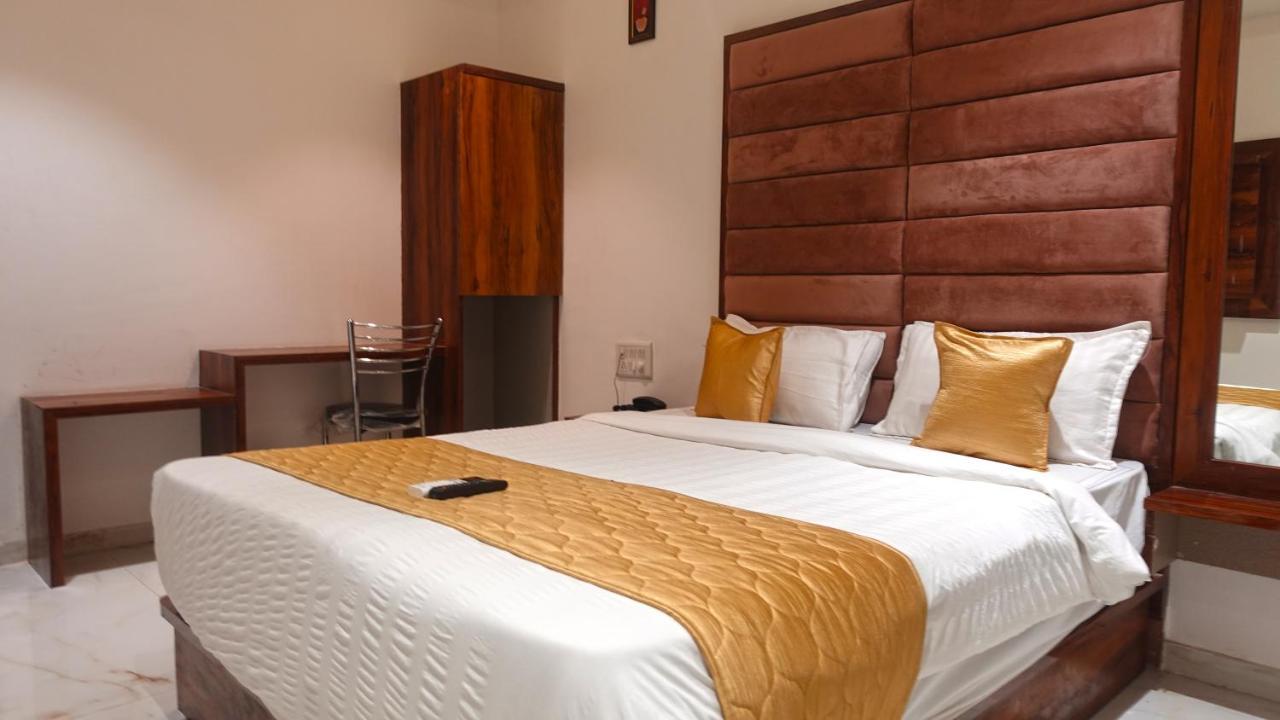 Hotel Palms Residency, Chembur Мумбай Екстериор снимка