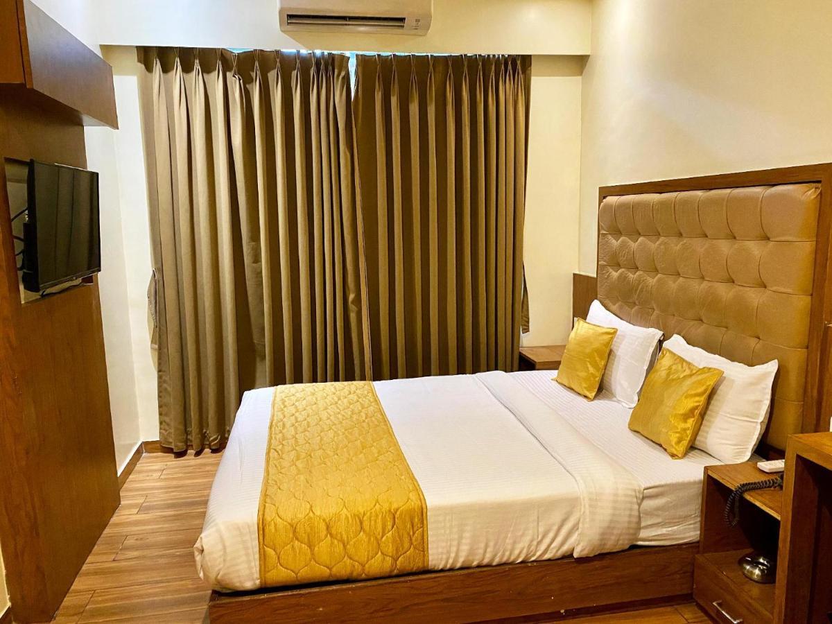 Hotel Palms Residency, Chembur Мумбай Екстериор снимка