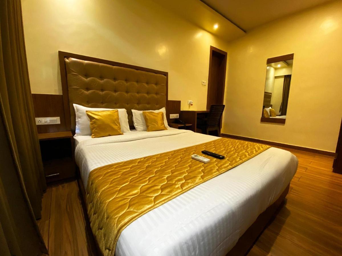 Hotel Palms Residency, Chembur Мумбай Екстериор снимка