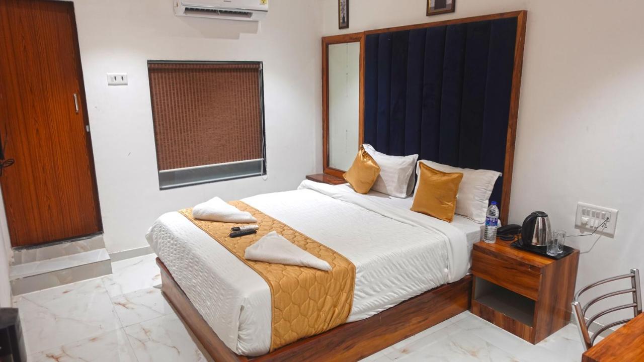 Hotel Palms Residency, Chembur Мумбай Екстериор снимка