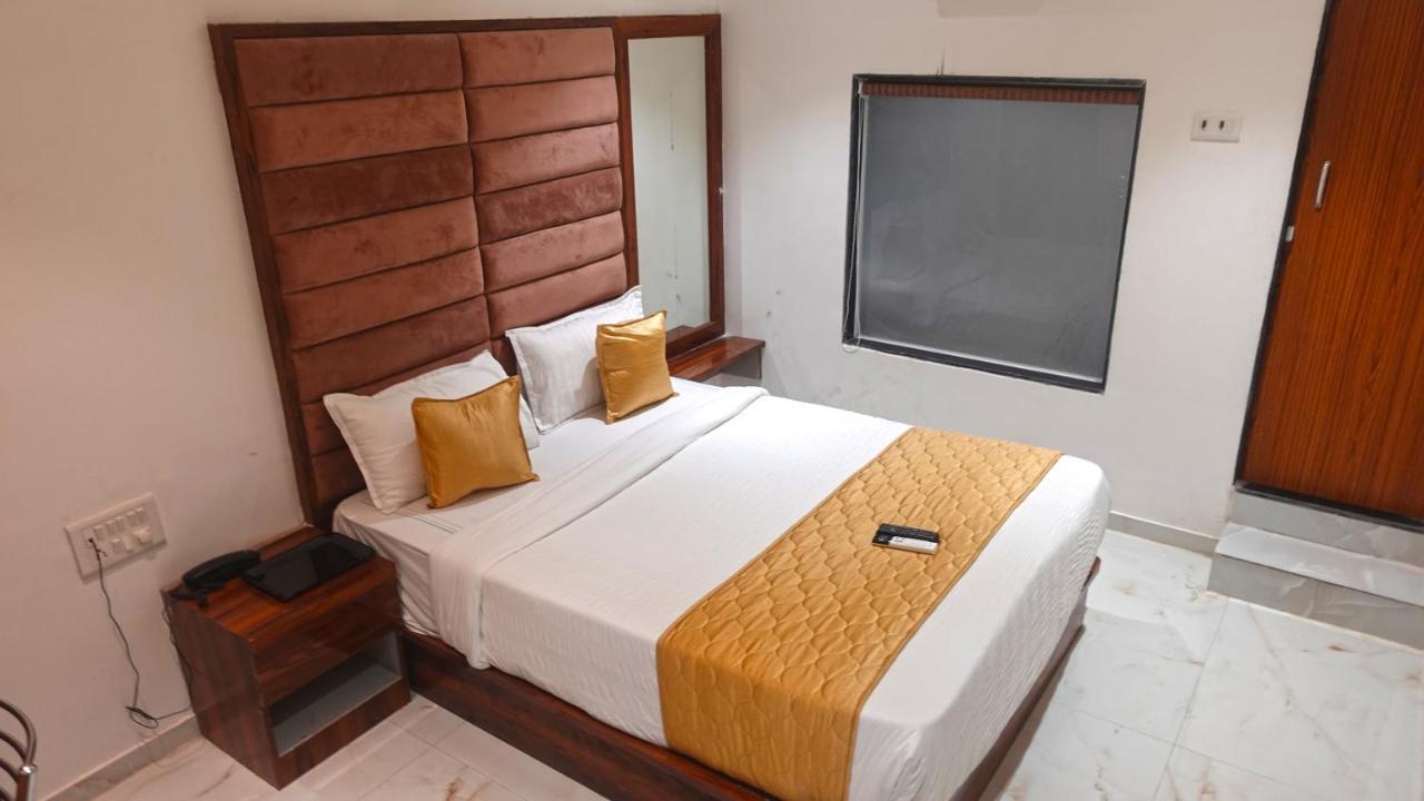 Hotel Palms Residency, Chembur Мумбай Екстериор снимка
