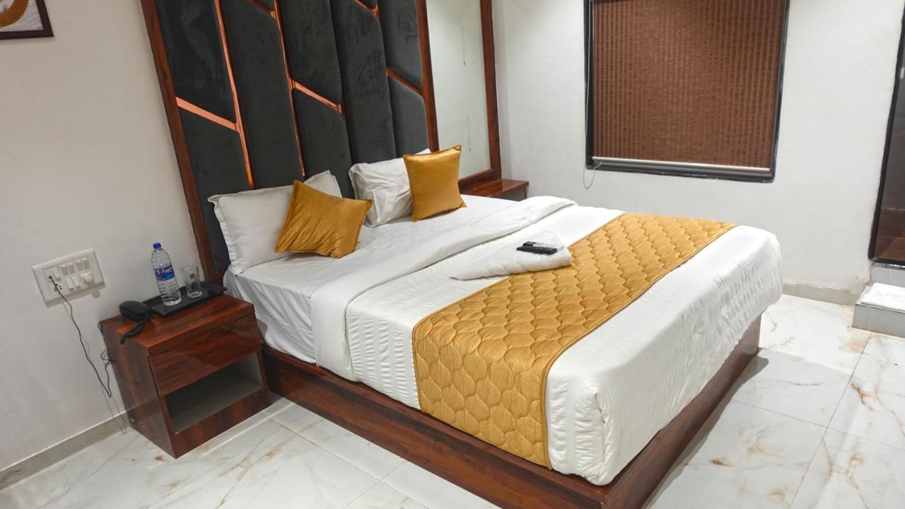 Hotel Palms Residency, Chembur Мумбай Екстериор снимка