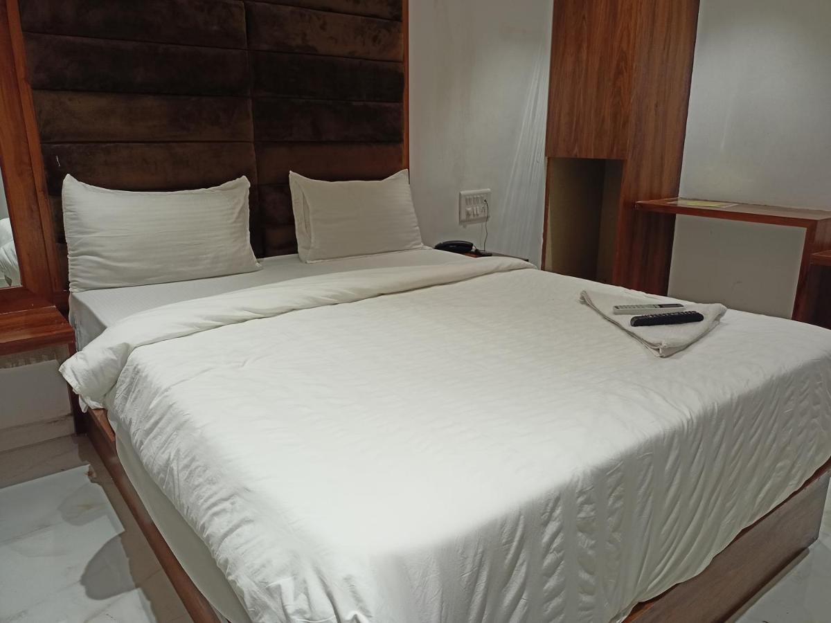 Hotel Palms Residency, Chembur Мумбай Екстериор снимка