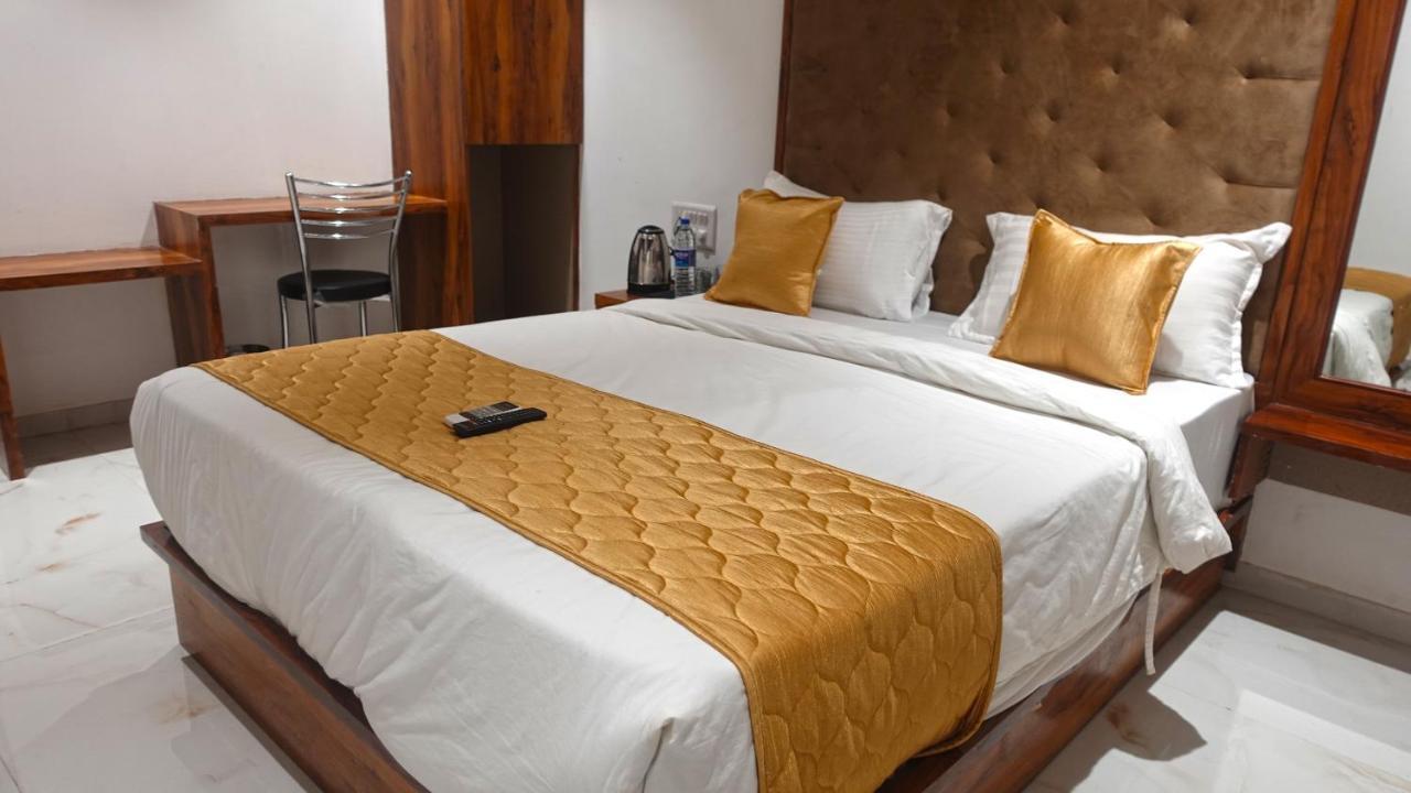 Hotel Palms Residency, Chembur Мумбай Екстериор снимка